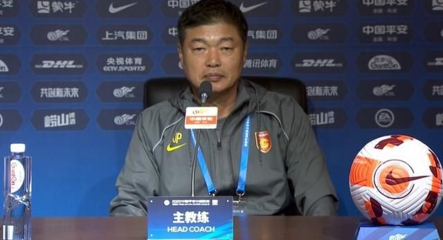 双方出场阵容：曼城（3-2-4-1）：31-埃德森/2-沃克、3-迪亚斯、6-阿克/16-罗德里、25-阿坎吉/47-福登、19-阿尔瓦雷斯、20-贝尔纳多-席尔瓦、11-多库/9-哈兰德利物浦（4-3-3）：1-阿利森/66-阿诺德、32-马蒂普、4-范戴克、21-齐米卡斯/8-索博斯洛伊（73’18-加克波）、10-麦卡利斯特（84’3-远藤航）、17-琼斯（54’38-格拉文贝尔奇）/11-萨拉赫、9-努涅斯（84’19-埃利奥特）、20-若塔（54’7-迪亚斯）